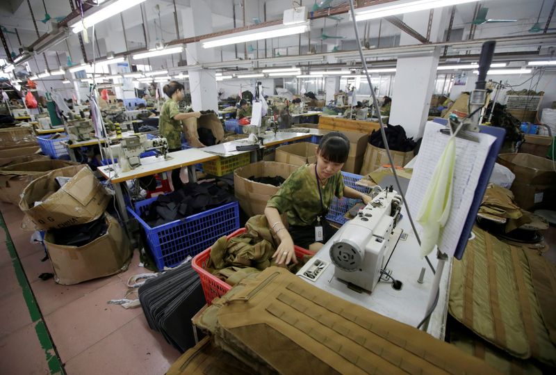 &copy; Reuters. FOTO DE ARCHIVO: Fábrica de Yakeda Tactical Gear en Cantón