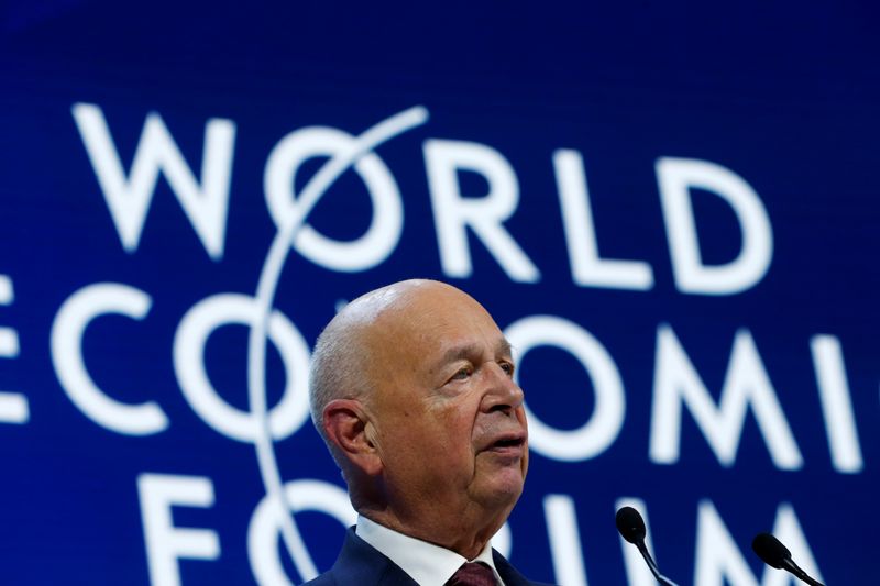 &copy; Reuters. FOTO DE ARCHIVO. El fundador y presidente ejecutivo del Foro Económico Mundial, Klaus Schwab, habla durante una sesión en la reunión anual del 50º Foro Económico Mundial (WEF), en Davos, Suiza