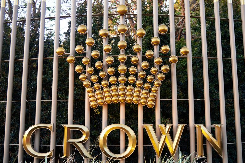 &copy; Reuters. FILE PHOTO: The logo of Australia&apos;s top casino operator Crown Resorts adorns a fence surrounding the Crown Perth hotel and casino complex in Western Australia