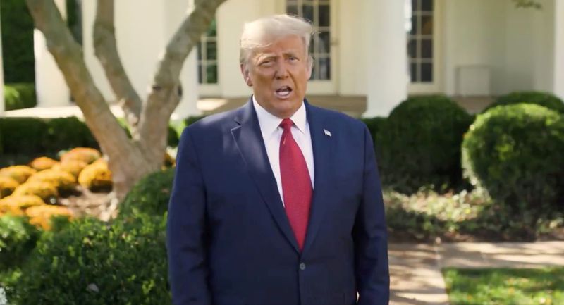 &copy; Reuters. U.S. President Donald Trump makes an announcement about his treatment for coronavirus disease (COVID-19), in Washington