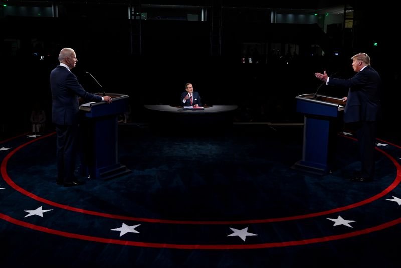 &copy; Reuters. لجنة المناظرات الرئاسية تقول المناظرة التالية ستكون افتراضية وترامب يرفض