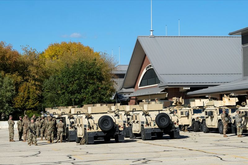 © Reuters. FILE PHOTO: Wisconsin plans to open field hospital to treat COVID-19 patients