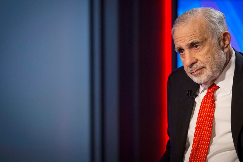 &copy; Reuters. FILE PHOTO: Billionaire activist-investor Carl Icahn gives an interview on FOX Business Network&apos;s Neil Cavuto show in New York