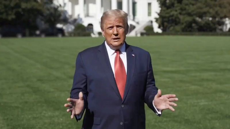 &copy; Reuters. U.S. President Donald Trump speaks outside the White House in Washington