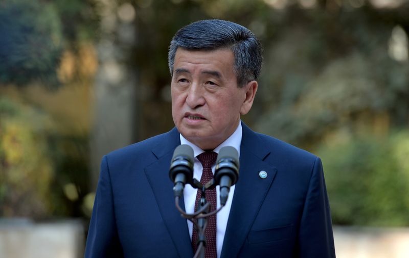 © Reuters. رئيس قرغيزستان يعلن حالة الطوارئ في العاصمة