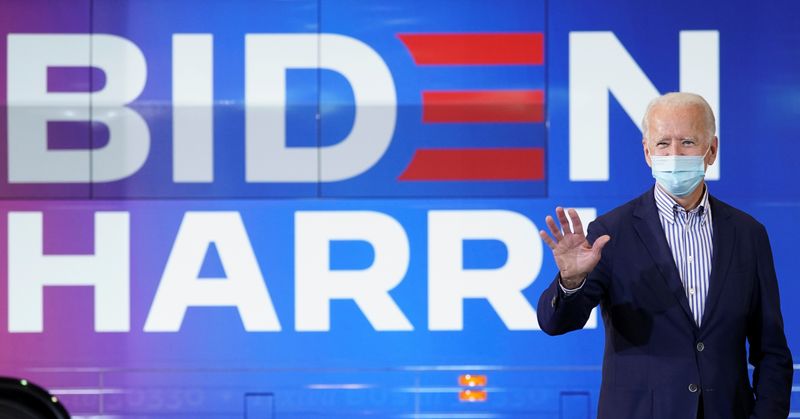 &copy; Reuters. U.S. Democratic presidential candidate Joe Biden campaigns in Phoenix, Arizona