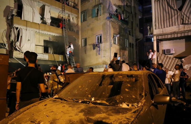 &copy; Reuters. مقتل 4 وإصابة آخرين في انفجار خزان وقود في بيروت