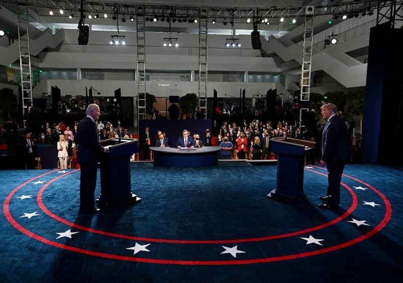 © Reuters. FILE PHOTO: 2020 presidential campaign debate in Cleveland