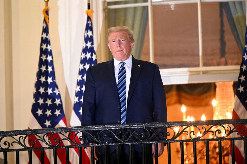 &copy; Reuters. FILE PHOTO: U.S. President Donald Trump returns to the White House after being hospitalized at Walter Reed Medical Center for coronavirus disease (COVID-19), in Washington