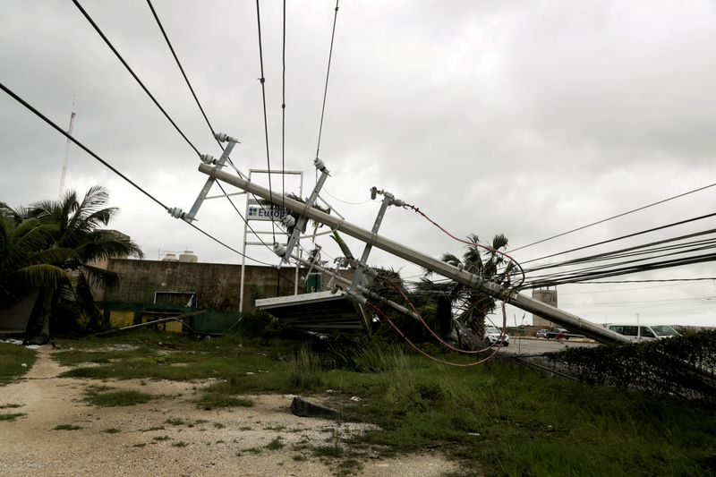 &copy; Reuters. FILE PHOTO: Hurricane Delta passes through Cancun