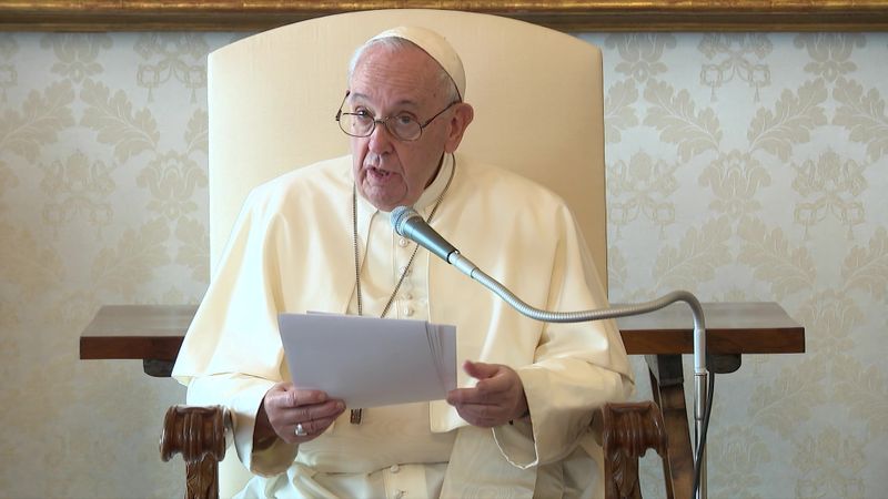 &copy; Reuters. FILE PHOTO: Pope Francis speaks during a meeting with the Committee of Experts of the Council of Europe at the Vatican