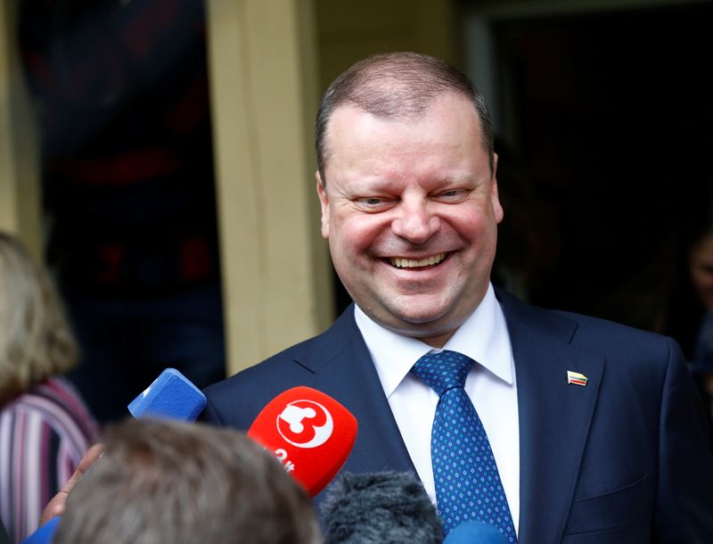 © Reuters. Prime Minister and presidential candidate Skvernelis speaks to media during the first round of Lithuanian presidential election in Vilnius