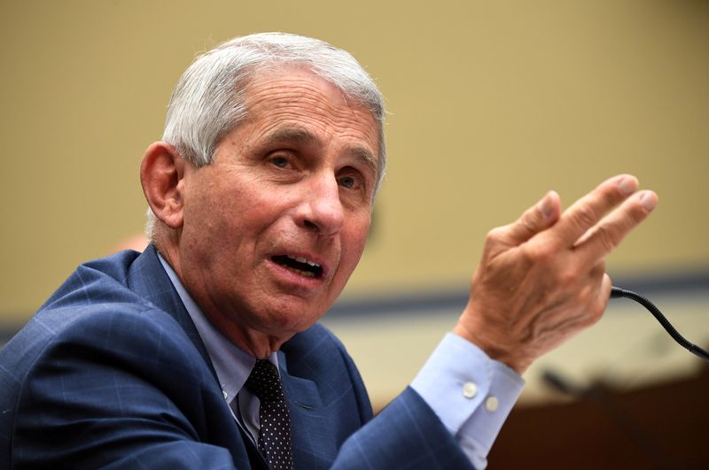 &copy; Reuters. FILE PHOTO: Fauci testifies before coronavirus panel