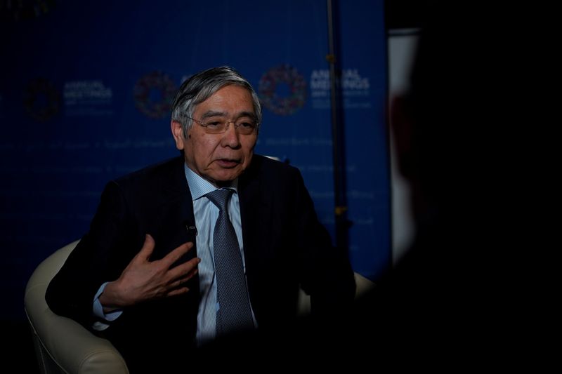 &copy; Reuters. Il governatore della banca centrale giapponese, Haruhiko Kuroda, fotografato nel corso di un&apos;intervista a Reuters a Washington