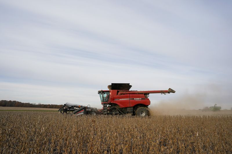 &copy; Reuters. Soybeans are harvested from a field on Hodgen Farm in Roachdale