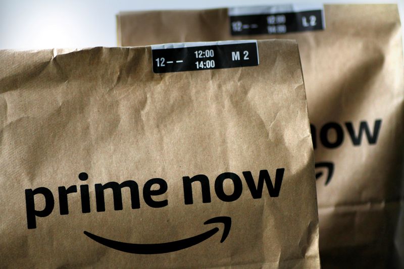 &copy; Reuters. FILE PHOTO: Illustration photo of an Amazon Prime Now delivery