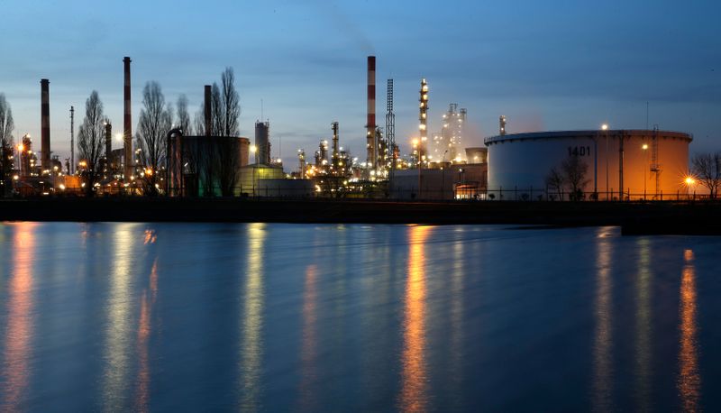 &copy; Reuters. FILE PHOTO: A general view shows the Total Grandpuits oil refinery and petrol depot southeast of Paris