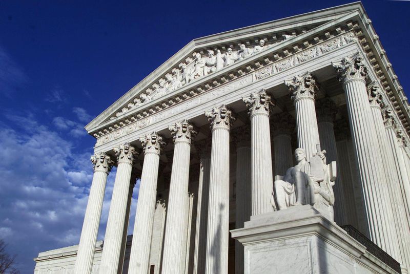 © Reuters. FILE PHOTO: FILE PHOTO OF US SUPREME COURT BUIDLING.