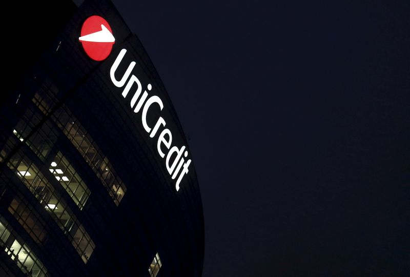 © Reuters. The headquarters of UniCredit bank in Milan