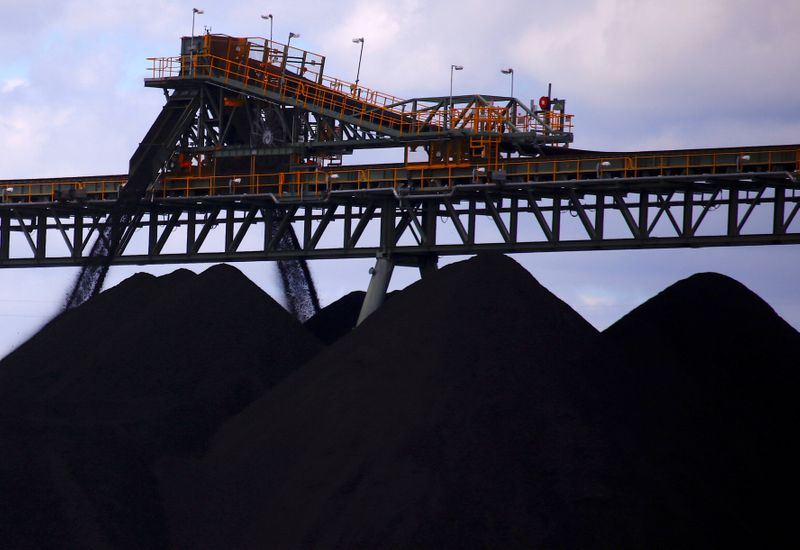 &copy; Reuters. FILE PHOTO: Coal is unloaded onto large piles at the Ulan Coal mines near the central New South Wales rural town of Mudgee