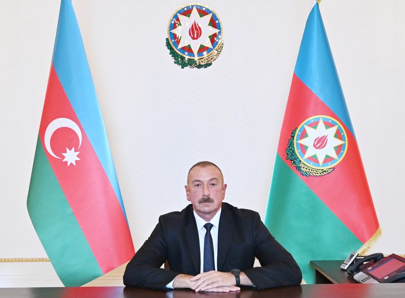 © Reuters. وكالة: رئيس أذربيجان يقول بلاده مستمرة في عمليتها العسكرية في ناجورنو قرة باغ