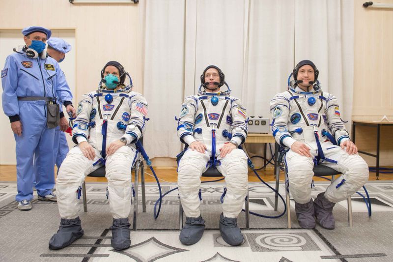 &copy; Reuters. Tripulantes se preparam para missão da Estação Espacial Internacional (ISS)