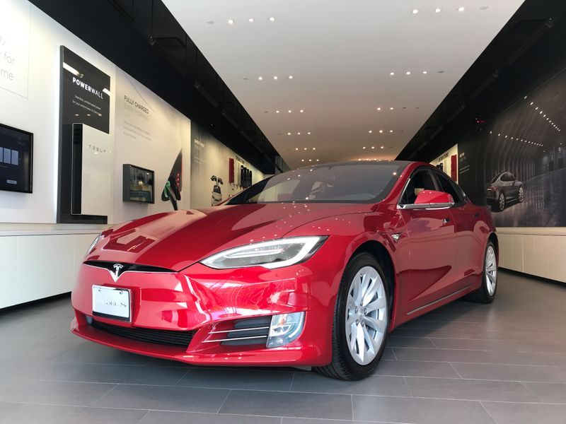 &copy; Reuters. A Tesla Model S car is seen in a showroom in Santa Monica