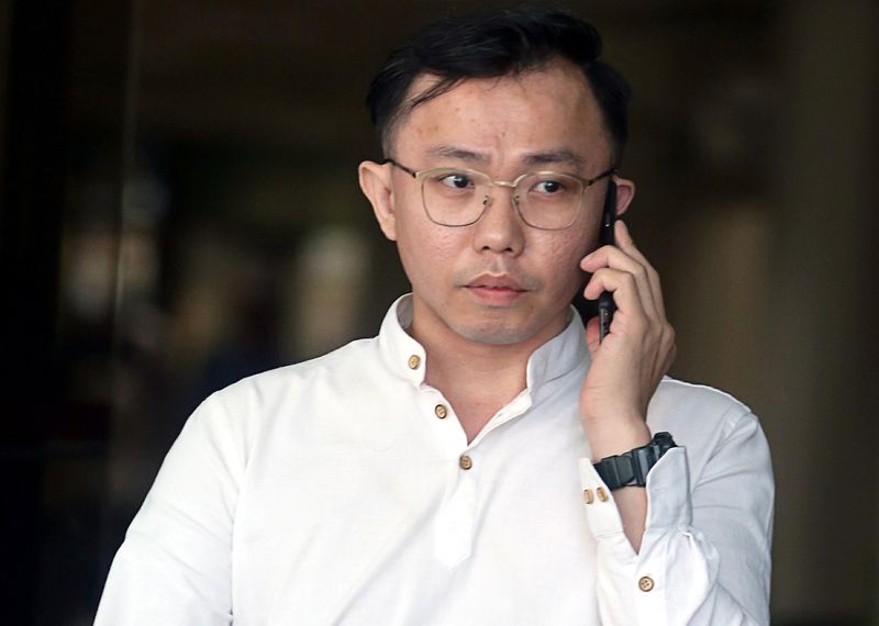 © Reuters. Tan Tong Han, owner of Black Tidings, leaves a court in Singapore