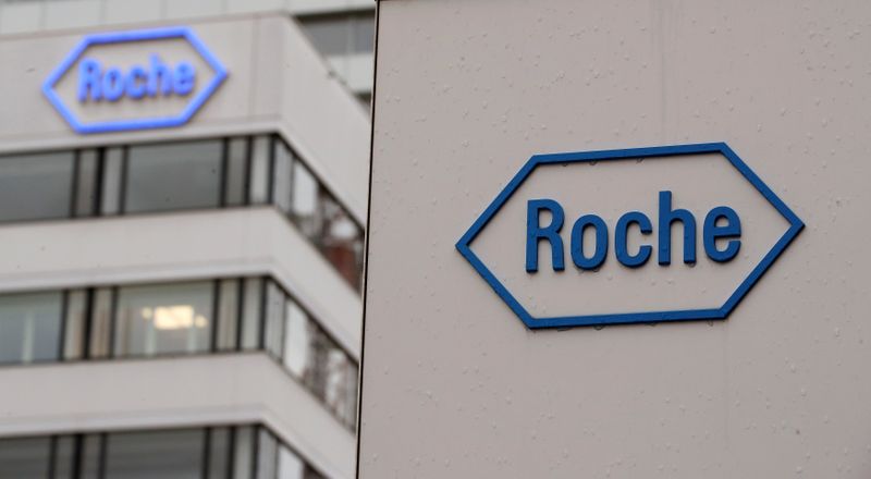 &copy; Reuters. FILE PHOTO: Logo of Swiss drugmaker Roche is seen at its headquarters in Basel