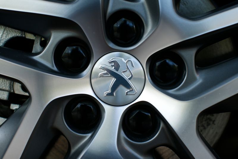 © Reuters. A Peugeot logo is seen on a car which is displayed at PSA Peugeot Citroen headquarters in Paris