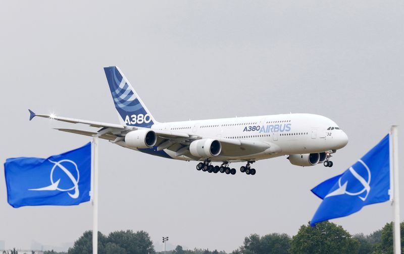 &copy; Reuters. FILE PHOTO: An Airbus A380 flies over Boeing flags at Le Bourget airport near Paris