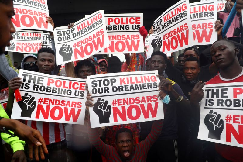 &copy; Reuters. FILE PHOTO: Demonstrators carry banners during a protest over alleged police brutality, in Lagos