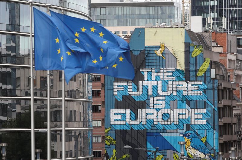 © Reuters. European Union's flags flutter outside the European Commission headquarters in Brussels
