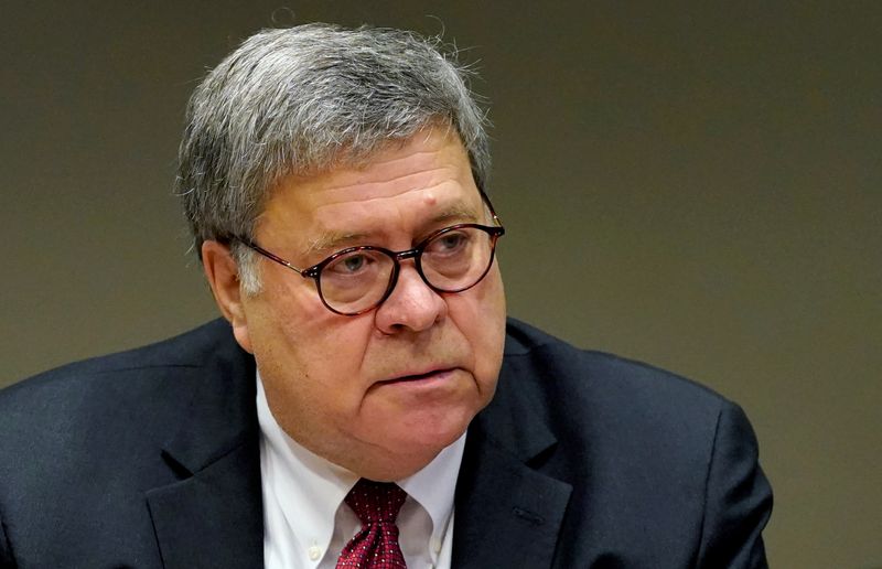© Reuters. U.S. Attorney General William Barr meets with members of the St. Louis Police Department