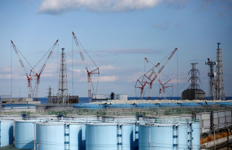 &copy; Reuters. Tanques de armazenamento de água radioativa da usina de Fukushima