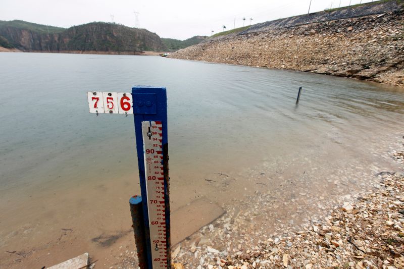 &copy; Reuters. Lago da hidrelétrica de Furnas; CMSE decidiu acionar térmicas para preservar reservatórios