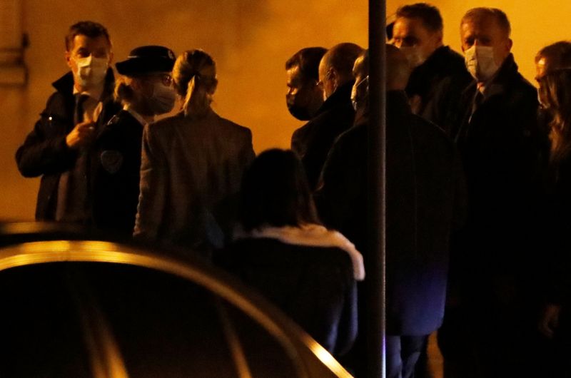 © Reuters. ماكرون: منفذ هجوم بسكين في باريس استهدف حرية التعبير