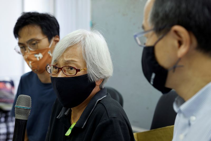 © Reuters. Alexandra Wong, a pro-democracy activist, attends a news conference after Chinese authorities kept her in custody for a month and a half, across the border in Shenzhen, in Hong Kong