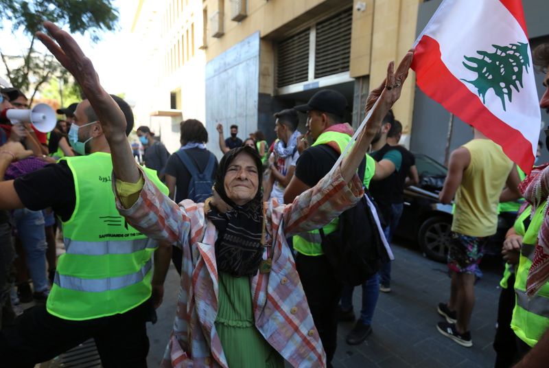 © Reuters. أكبر حزب مسيحي في لبنان يقول إنه لن يساند تسمية الحريري لرئاسة الوزراء