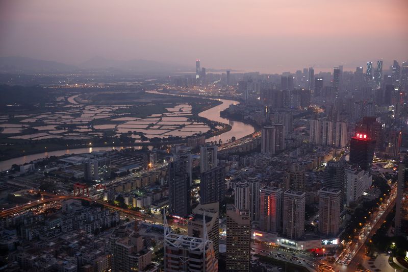 &copy; Reuters. The Wider Image: In Hong Kong&apos;s tranquil borderlands, two systems co-exist