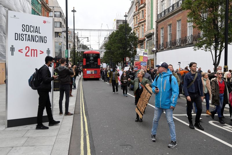 &copy; Reuters. 英ロンドンでコロナ規制反対デモ、警戒レベル引き上げ受け