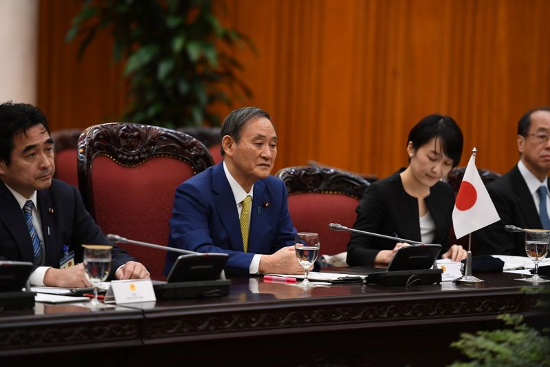 &copy; Reuters. Japanese Prime Minister Yoshihide Suga visits Vietnam