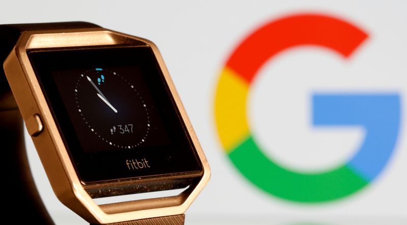 &copy; Reuters. FILE PHOTO: Fitbit Blaze watch is seen in front of a displayed Google logo in this illustration