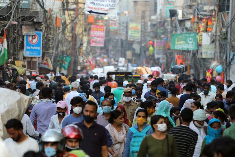 &copy; Reuters. インド、人口13億人の半分がコロナ感染も　2月までに＝政府委