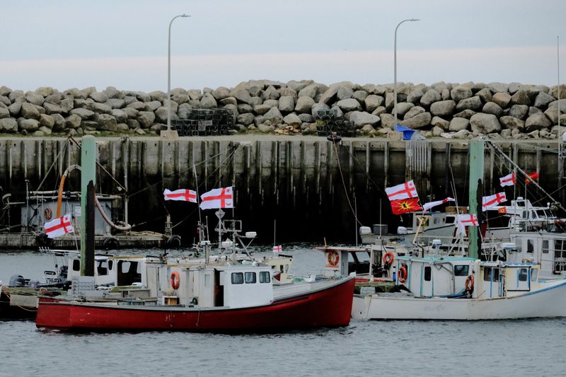 Canada condemns attacks in indigenous fishing dispute