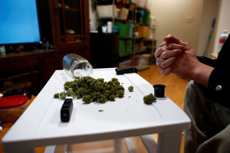 &copy; Reuters. FILE PHOTO: Mobile research lab to study effects of cannabis in Colorado
