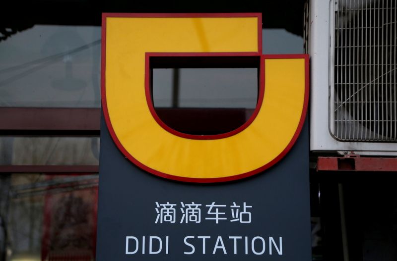 © Reuters. FILE PHOTO: The logo of Didi Chuxing is seen at a Didi station in Beijing