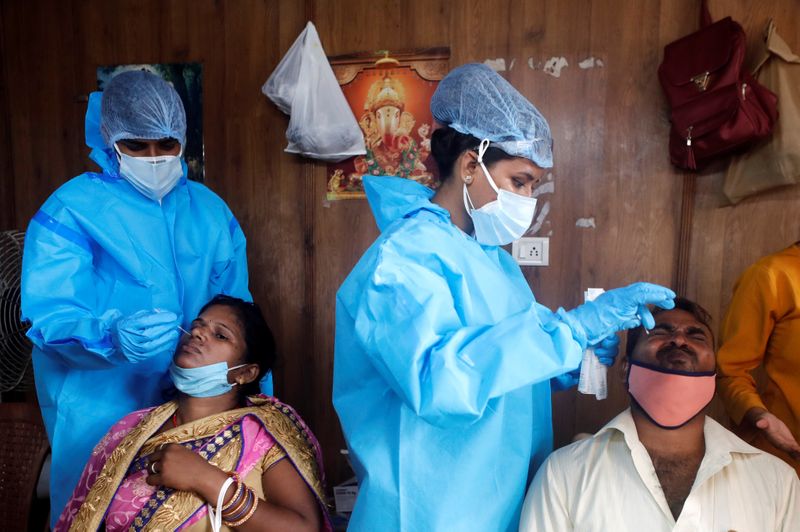 &copy; Reuters. Check-up campaign for the coronavirus disease (COVID-19) in Mumbai