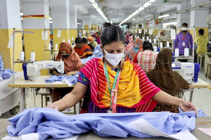 &copy; Reuters. FILE PHOTO: A woman works in a garment factory, as factories reopened after the government has eased the restrictions amid concerns over coronavirus disease (COVID-19) outbreak in Dhaka