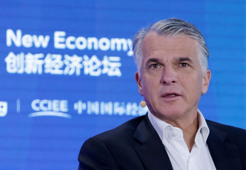 © Reuters. FILE PHOTO: UBS CEO Sergio Ermotti attends the 2019 New Economy Forum in Beijing